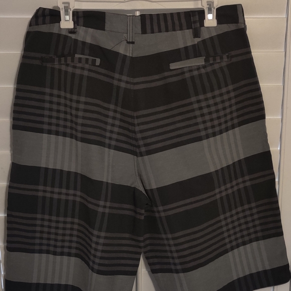 Men's Plaid Cargo Shorts - Picture 2 of 3